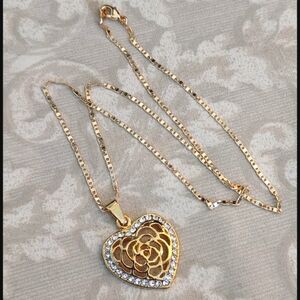 Gold Heart w/ Crystal Pendant & Chain Necklace